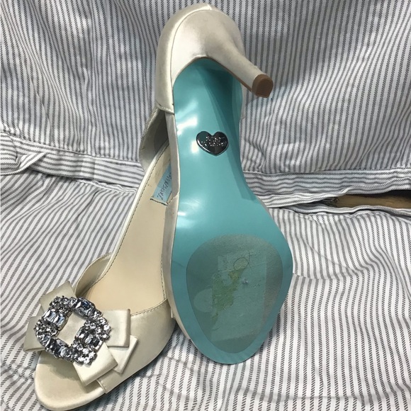 Betsey Johnson - Picture 3 of 5